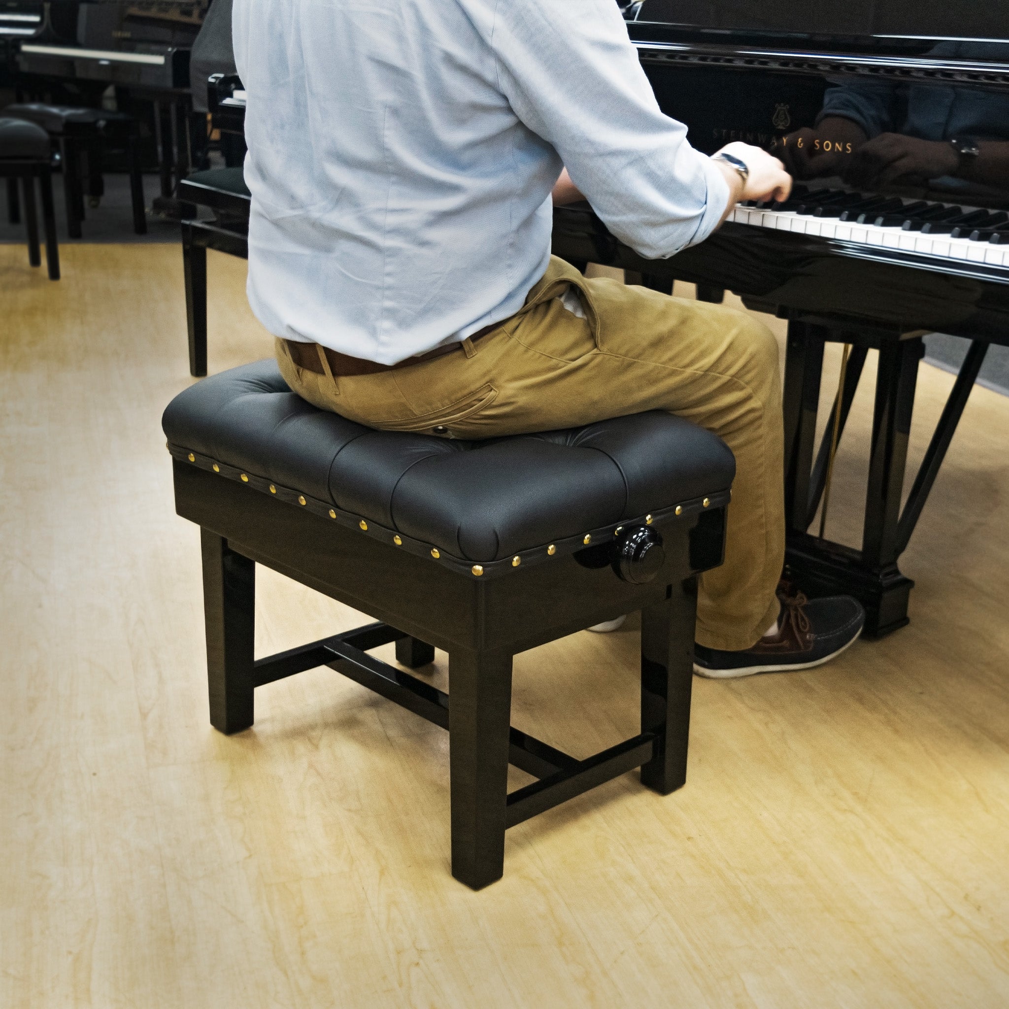 BC46-BG-BKL - Hidrau BC46 'London' adjustable concert piano stool Black gloss, black leather / A1