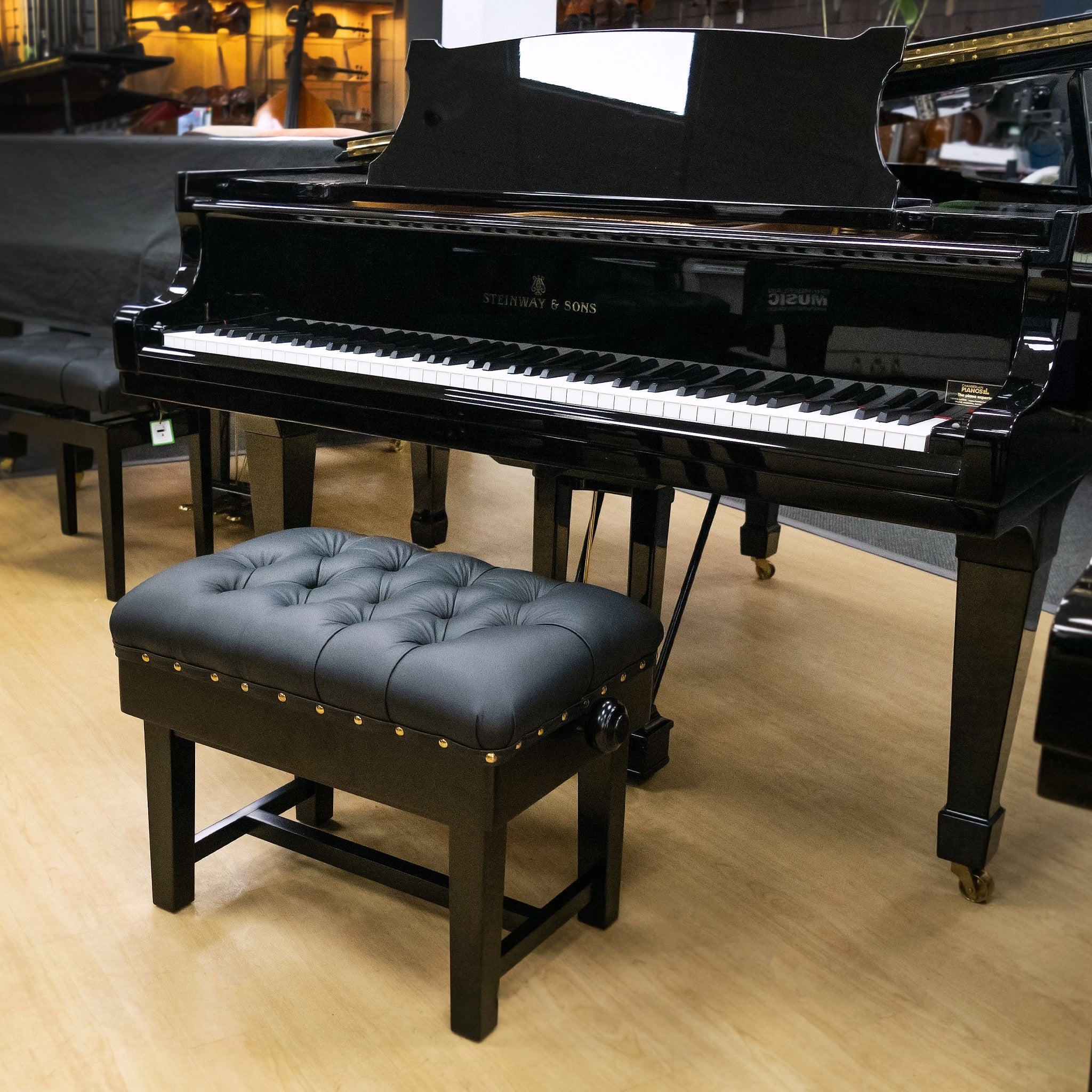BC46-BS-BKL - Hidrau BC46 'London' adjustable concert piano stool Black satin, black leather / A1
